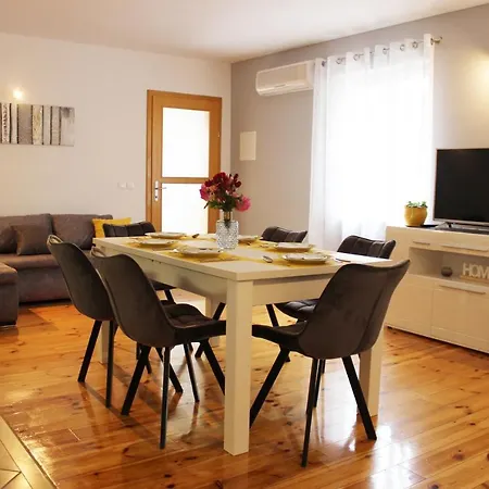 Appartement With A Parking Space Supetar, Brac - 17411